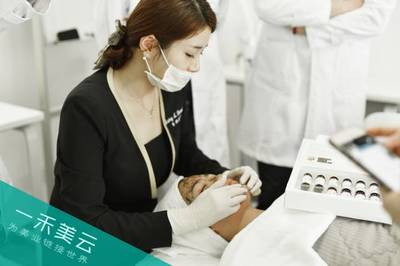 从美容院员工到医美顾问 职业发展与收入揭秘